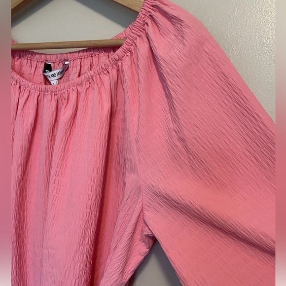 ELIZABETH AND JAMES Casual Pink
Light-Weight Quarter Sleeve Belted Shift Dress - Picture 4 of 13